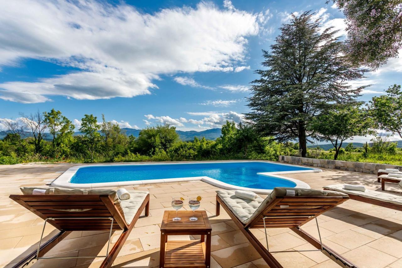 Вілла Casa Di Oliva-House With Heated Pool & Jacuzzi In Trilj, Croatia Екстер'єр фото