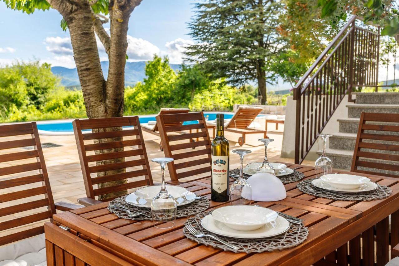 Вілла Casa Di Oliva-House With Heated Pool & Jacuzzi In Trilj, Croatia Екстер'єр фото