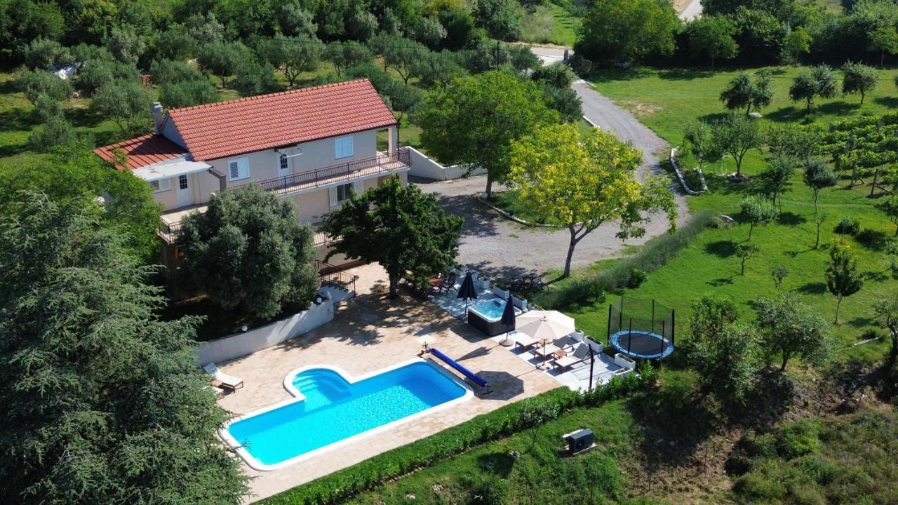 Вілла Casa Di Oliva-House With Heated Pool & Jacuzzi In Trilj, Croatia Екстер'єр фото
