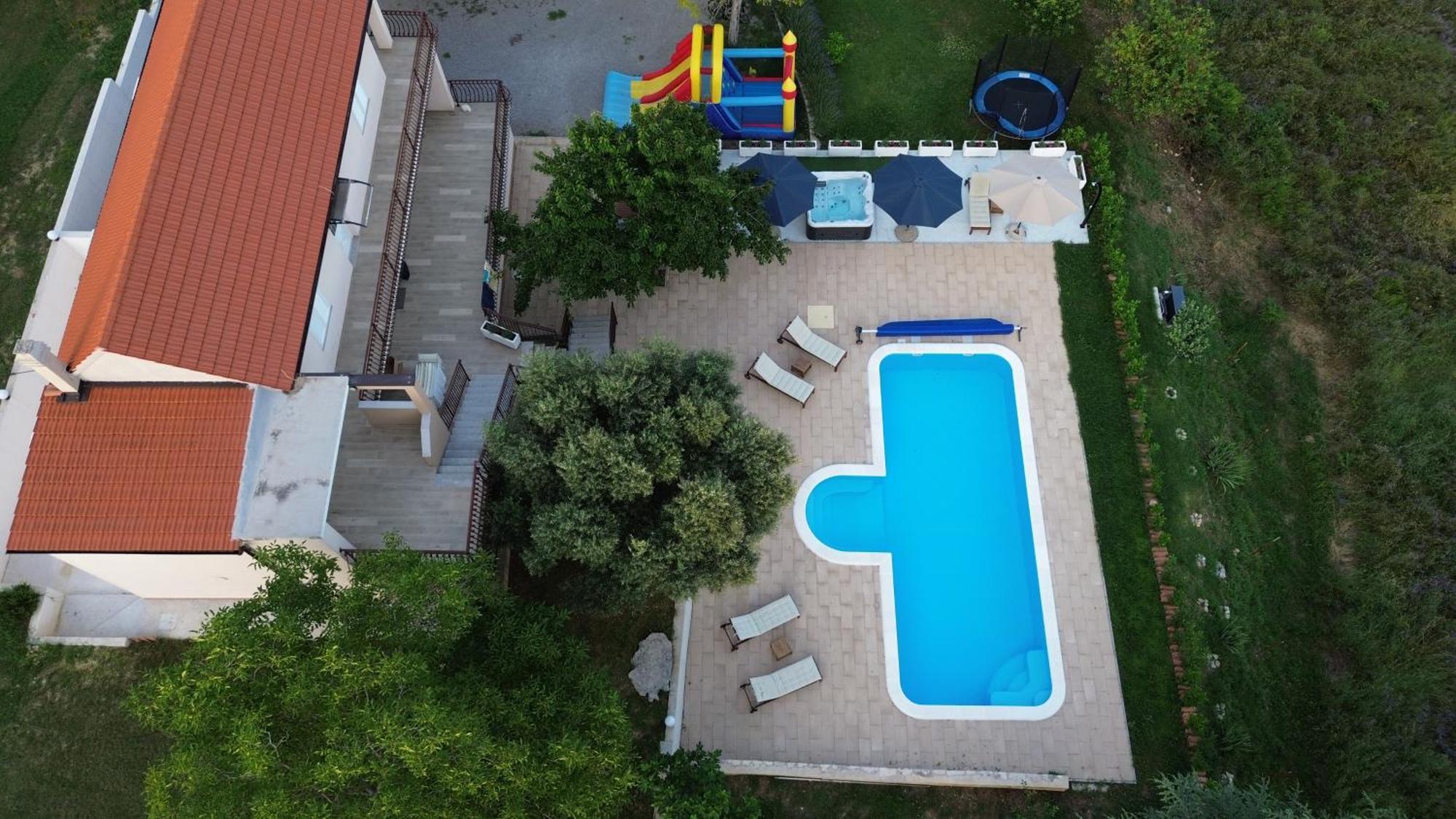 Вілла Casa Di Oliva-House With Heated Pool & Jacuzzi In Trilj, Croatia Екстер'єр фото